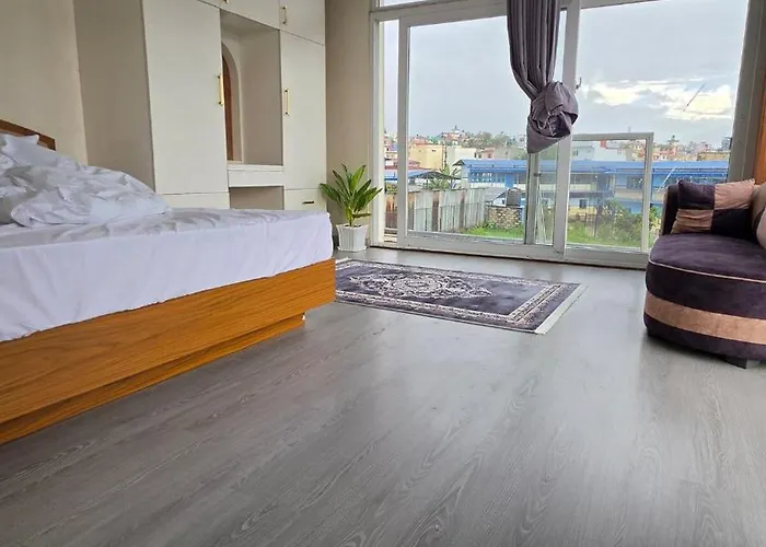Aura Vistaa Apartament *